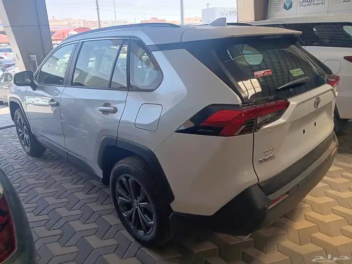 تويوتا رافور XLE موديل 2025 3