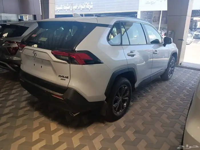 تويوتا رافور XLE موديل 2025 6