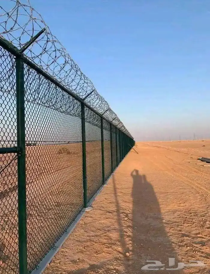 نقوم بتوريد وتركيب جميع انواع الشبوك وسياج 8