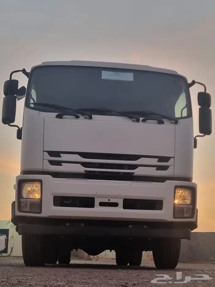 سياره مع مكبس ايسوزو وكاله اصفار 2