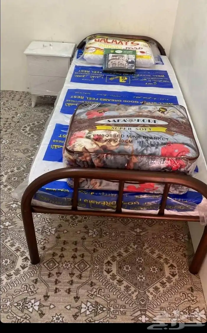 متوفر لدينا   سرير دورين السعر 200  سرير حديد دور واحد السعر 9