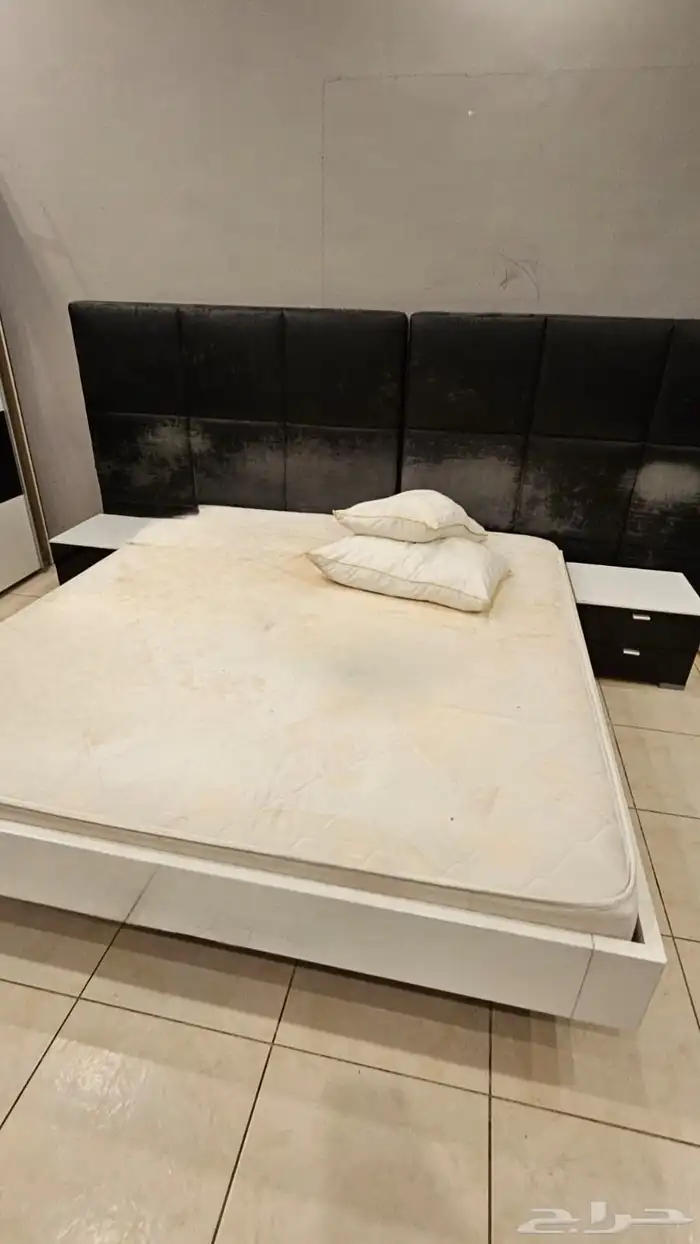 اغراض غرفة نوم بحالة جيدة (للبيع) 1