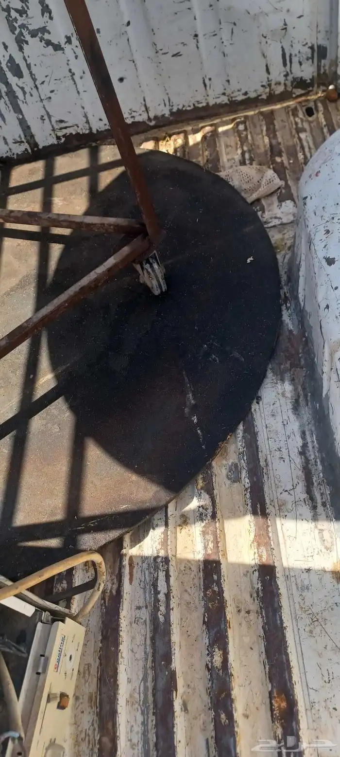 صاج مطبق ومكيف شباك شغالين علي الشرط 4