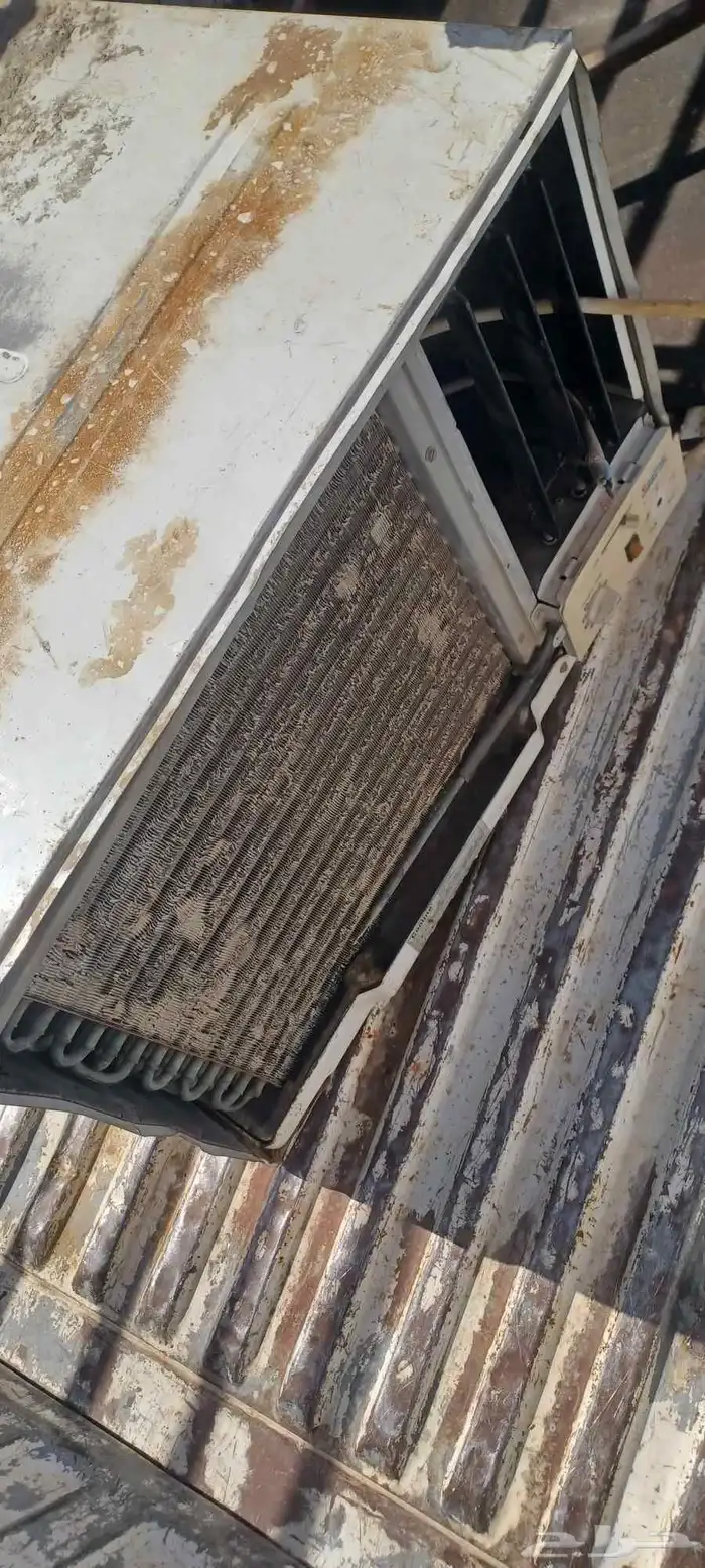 صاج مطبق ومكيف شباك شغالين علي الشرط 3