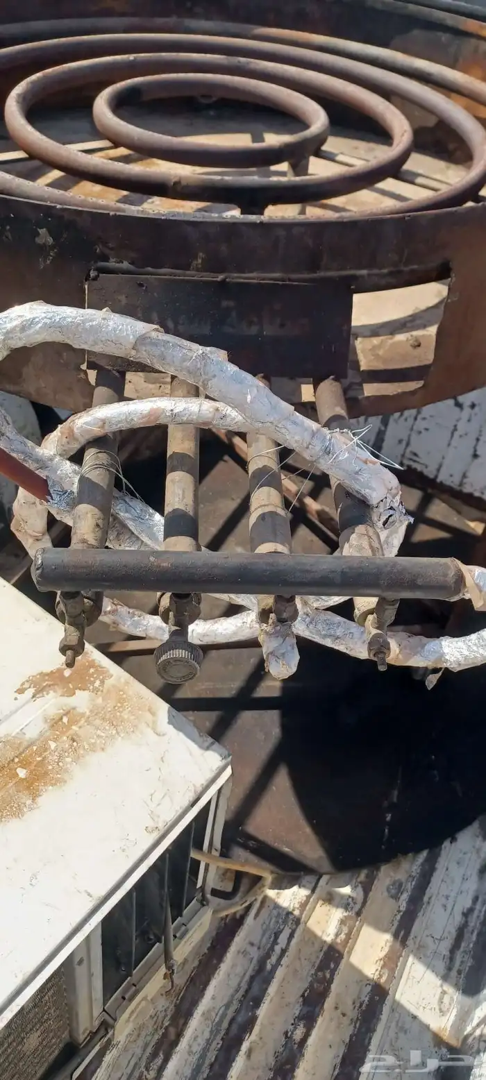 صاج مطبق ومكيف شباك شغالين علي الشرط 2