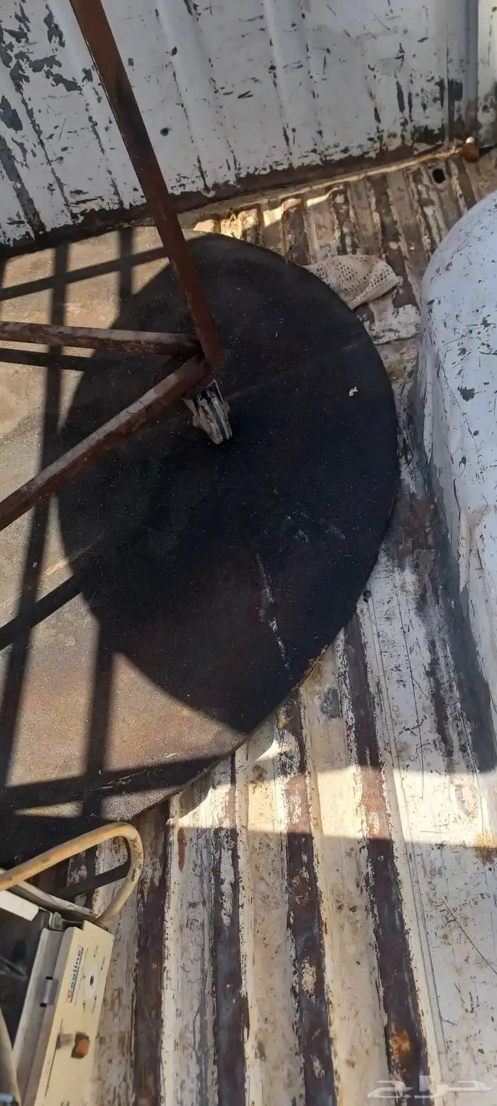 صاج مطبق ومكيف شباك شغالين علي الشرط 5