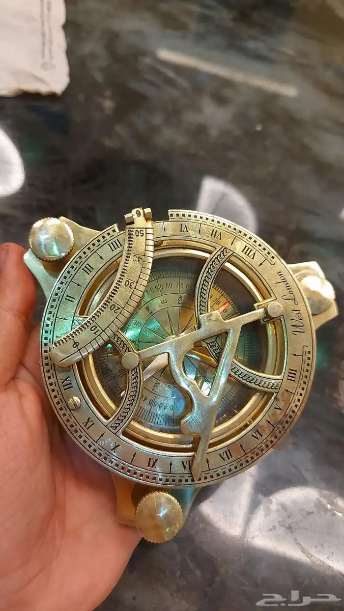 إسطرلاب وبوصلة ويست لندن للبيع 0