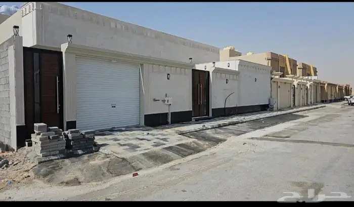للبيع دور حي الامانة 600متر مؤسس دور وثلاث شقق مليونو650الف 0