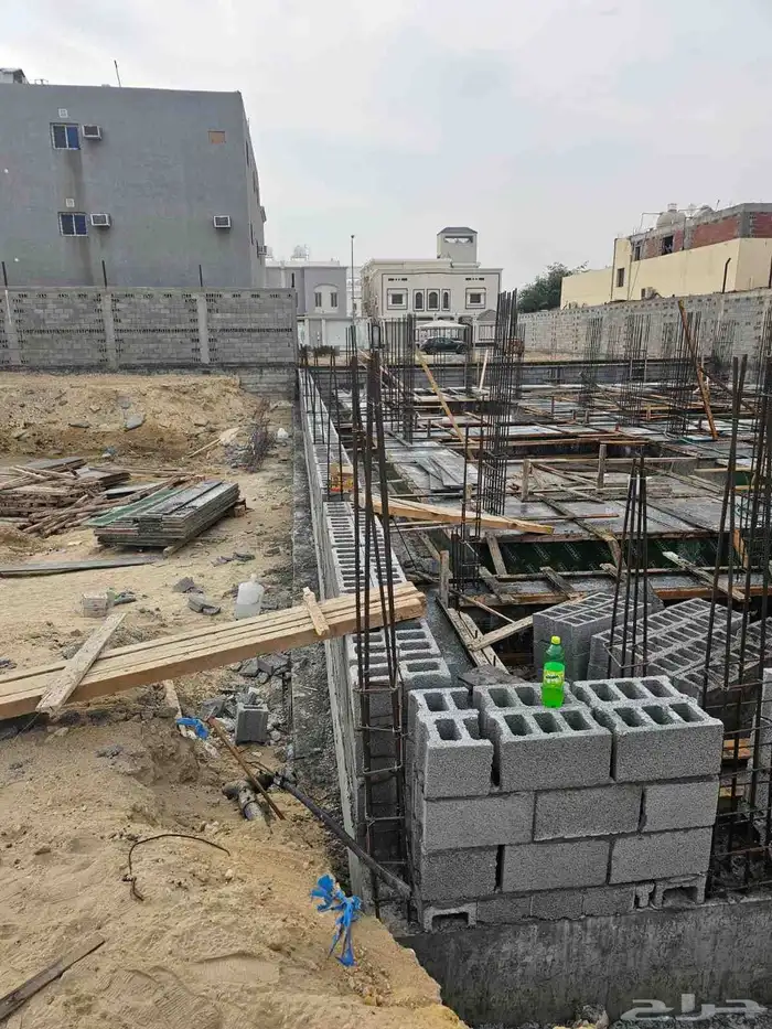 للبيع دور حي الامانة 600متر مؤسس دور وثلاث شقق مليونو650الف 22