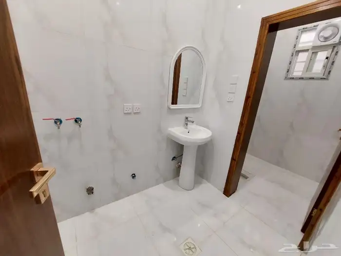 للبيع فله روف بالمحاله درج داخلي وخارجي مدخل مستقل بحوش ب750 20