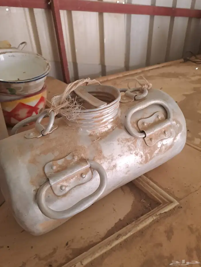 اواني واجهزه وتحف ودلال ومجلات 7