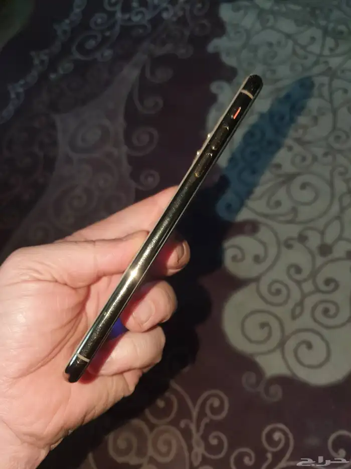 ايفون 11 بروماكس ذهبي 2