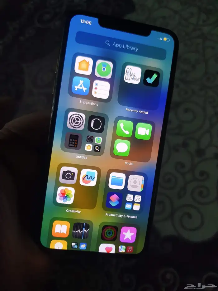 ايفون 11 بروماكس ذهبي 3