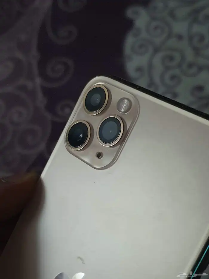ايفون 11 بروماكس ذهبي 8