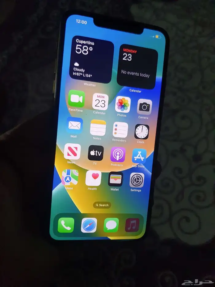 ايفون 11 بروماكس ذهبي 4