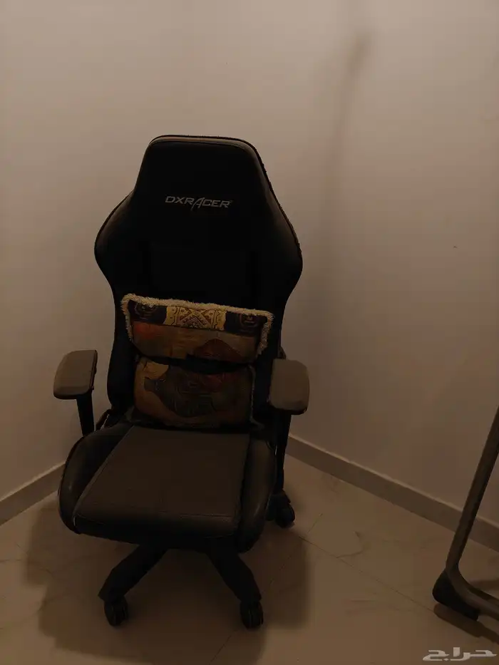 سرير اطفال وكراسي 3