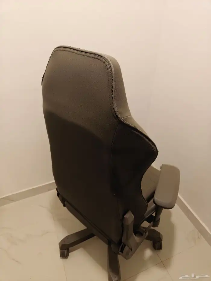 سرير اطفال وكراسي 2
