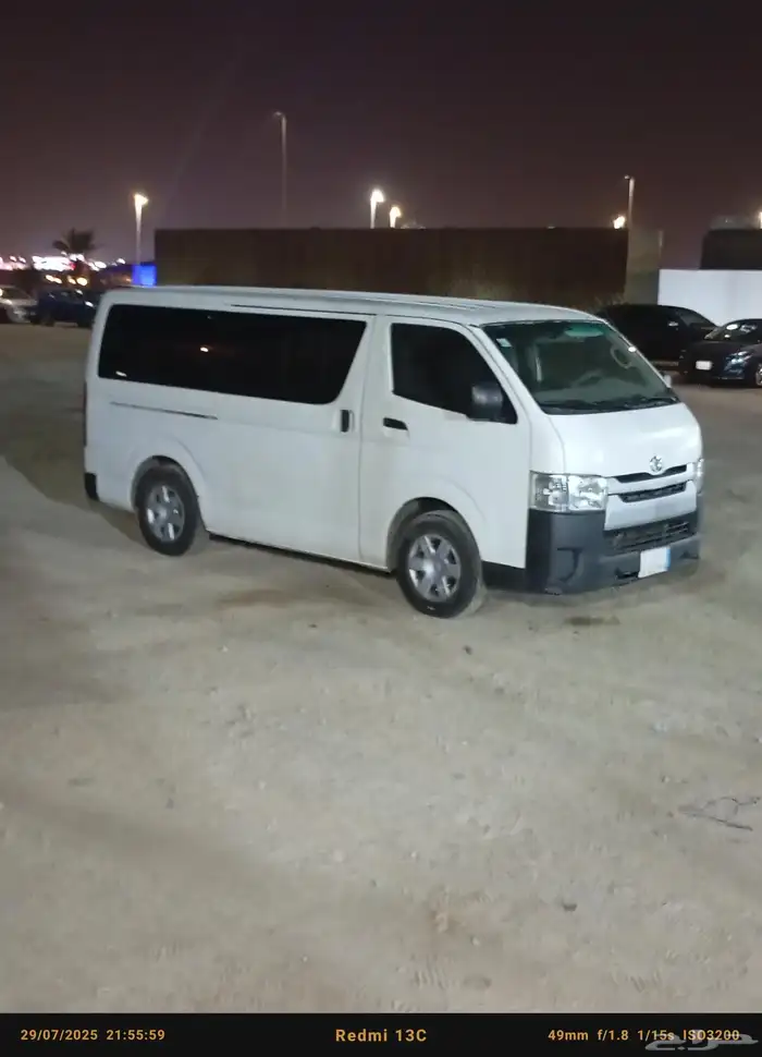 يتوفر لدينا باصات 15 راكب للإيجار اليومي والشهري مع السائق 0