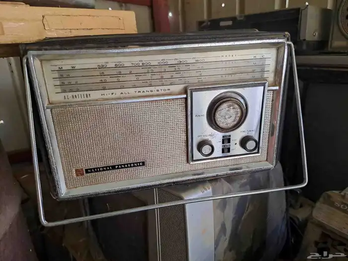 اواني واجهزه وتحف ودلال ومجلات 0