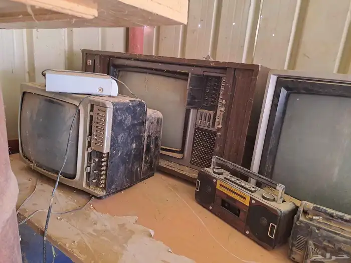 اواني واجهزه وتحف ودلال ومجلات 6