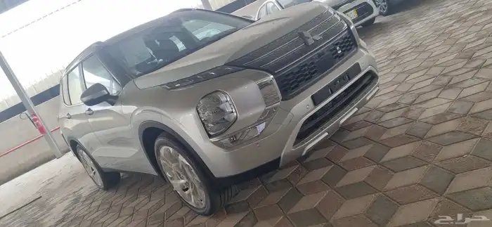 ميتسوبيشي اوتلاندر 2025 نص فل 1