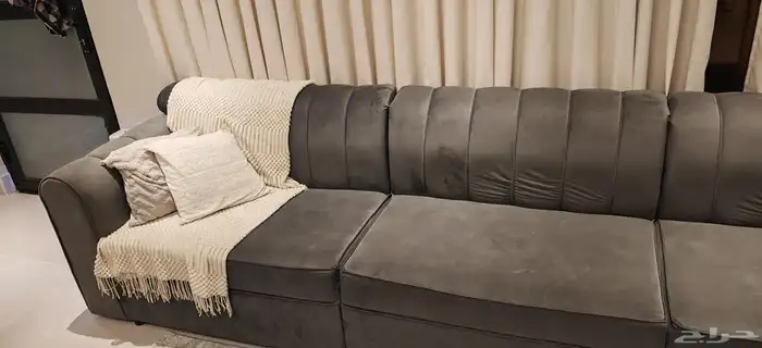 للبيع كنب شبه نظيف 2