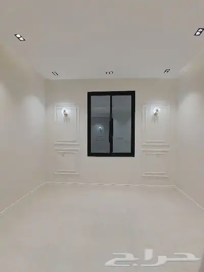 للبيع شقه دور ارضي حوش ومدخل سياره تشطيبVIPمقابل كبري المطار 14