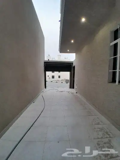للبيع شقه دور ارضي حوش ومدخل سياره تشطيبVIPمقابل كبري المطار 3