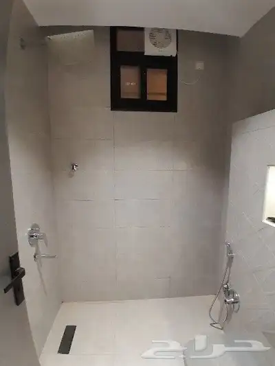 للبيع شقه دور ارضي حوش ومدخل سياره تشطيبVIPمقابل كبري المطار 20