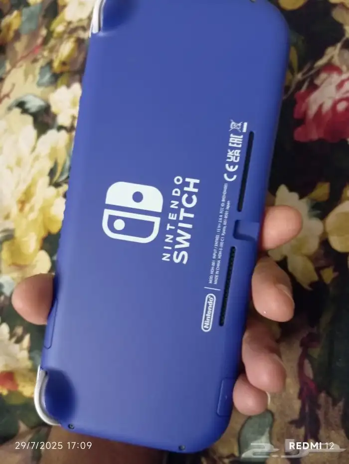 جهاز نينتندو سويتش لايت مع لعبة 4