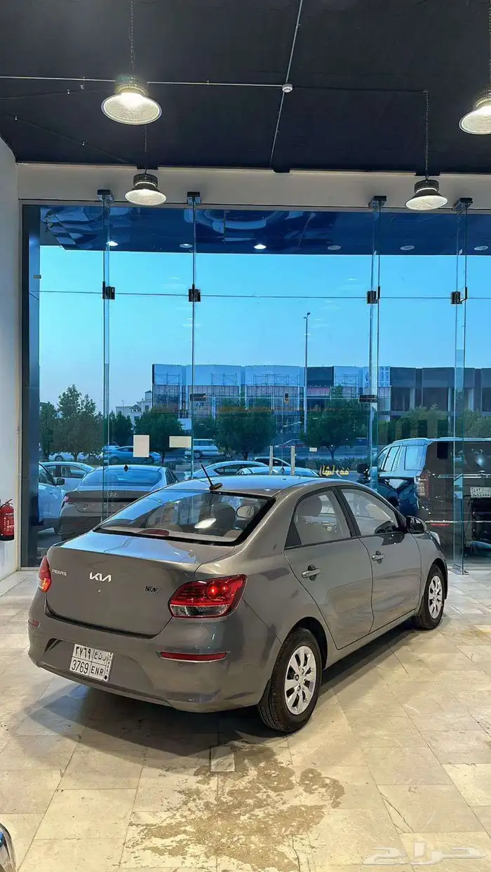 الشارقة لتأجير السيارات 5