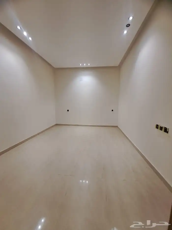 دور للبيع علوي مع سطح كامل570مساحه 300 7