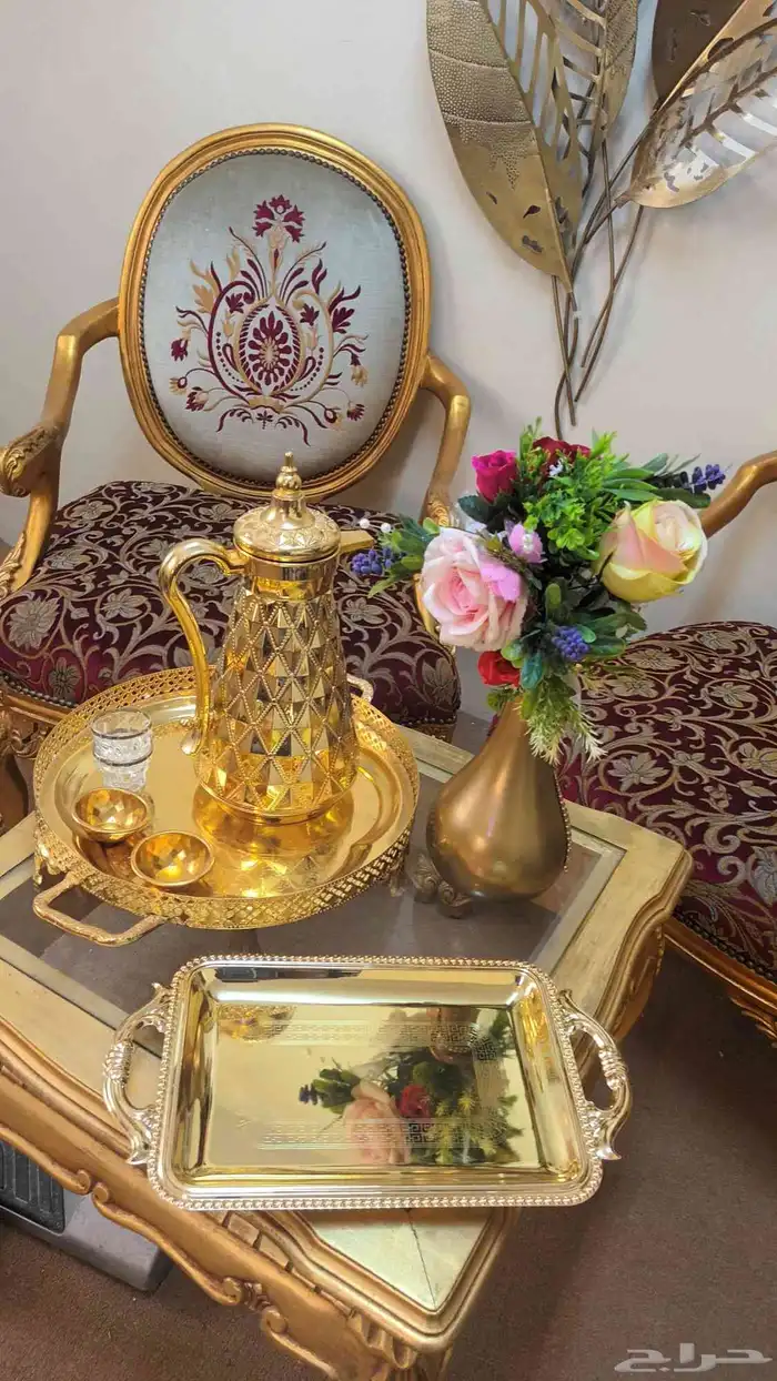 طاولة وكراسي وخزانه وكنب 8