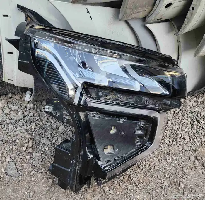 شمعه يمين تاهو 2021-2024 3