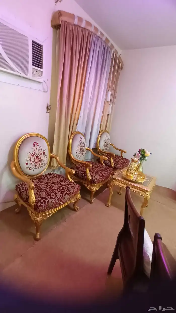 طاولة وكراسي وخزانه وكنب 6