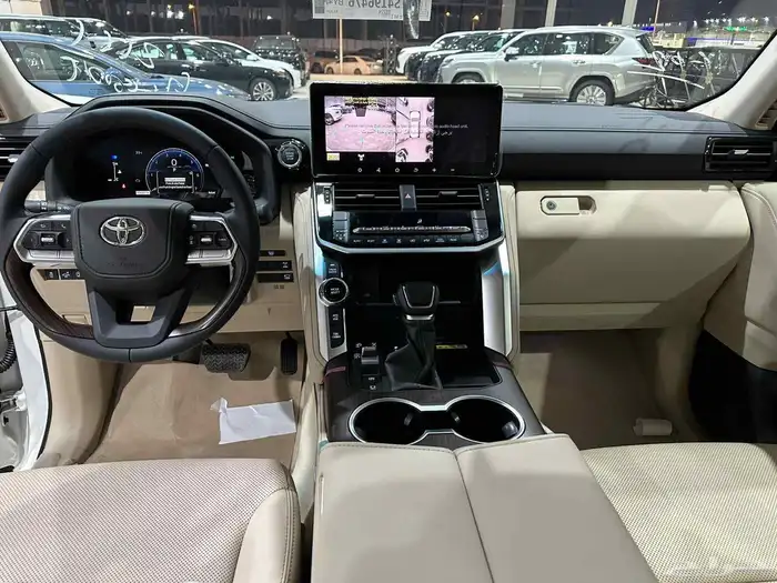 تويوتا لاندكروزر GXR L4 2025 2