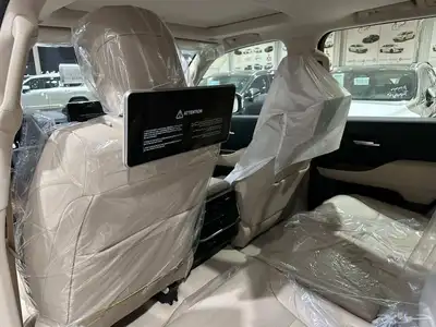 تويوتا لاندكروزر GXR L4 2025 4