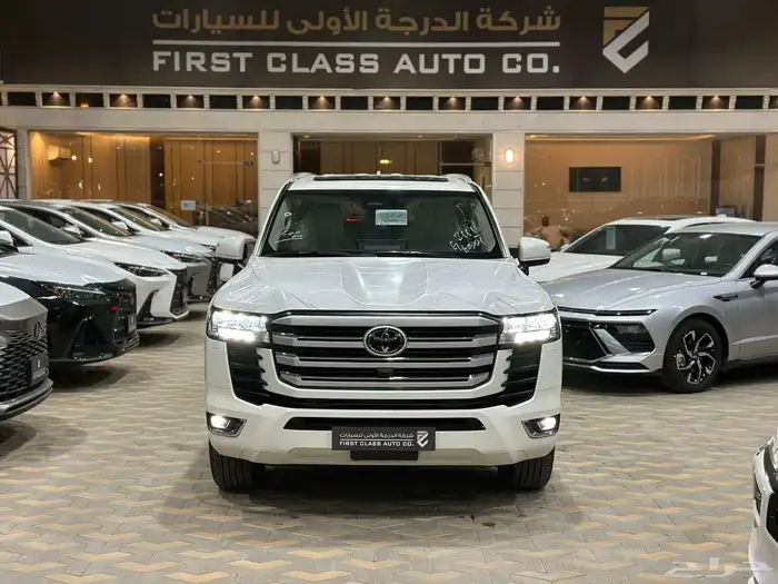 تويوتا لاندكروزر GXR L4 2025 1