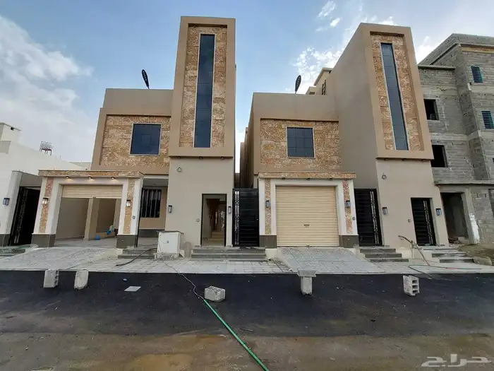 للبيع دور ارضي بحوش وبايكه للسياره بحي اليرموك مقابل نادي ضم 0