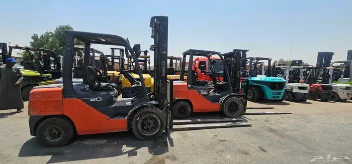 تاجير رافعه شوكيه فوركلفت ورافعه يدوية جاك 1