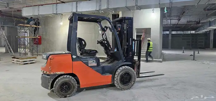 تاجير رافعه شوكيه فوركلفت ورافعه يدوية جاك 2