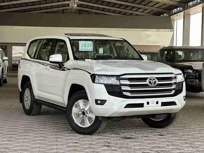 معرض بلاد الشرق متوفرر جي اكس ار بنزين الموديل 2025 ابيض 9