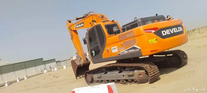 حفار بوكلين للايجار يومي وشهري حفر اراضي وترحيل مقاولات 4