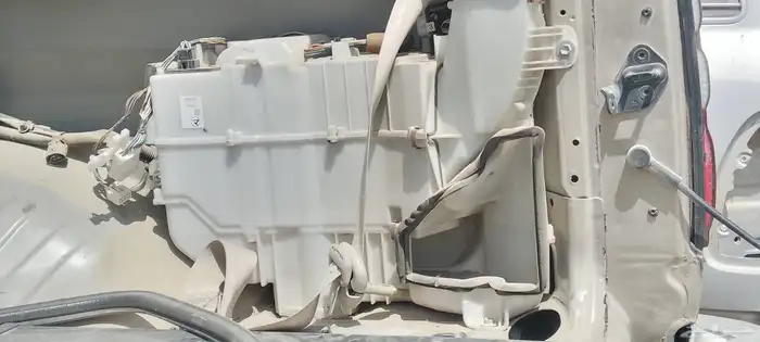 يوجد لدينا جميع انواع قطع غيار السيارات المستخدمه تشليح 0