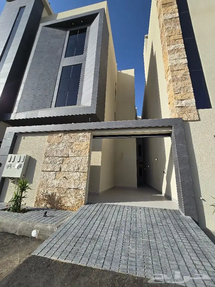 للبيع أدوار ارضيه وسيعه 6غرفVIP حوش مدخل سياره أبها بالمحاله 2