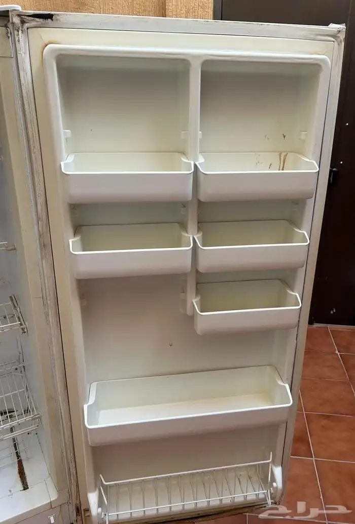 ثلاجه بحاله جيده البيع على السوم 1