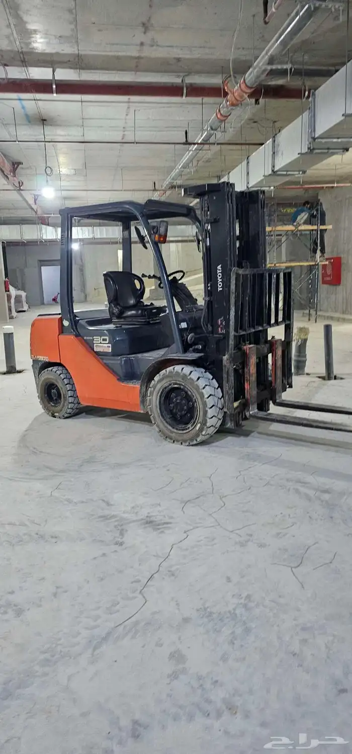 تاجير رافعه شوكيه فوركلفت ورافعه يدوية جاك 3