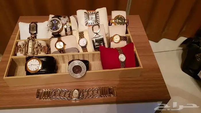 ساعات نسائيه ماركات عالميه أصليه ب 50 ريال فقط 0