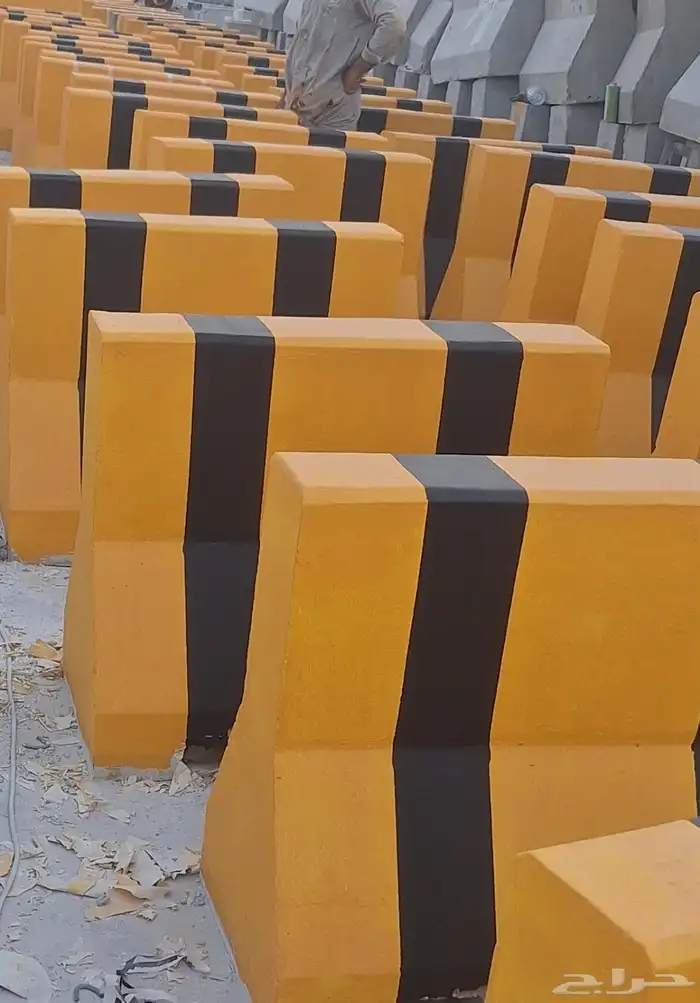 حواجز خرسانية قواعد إنارة بأسعار تنافسية 0