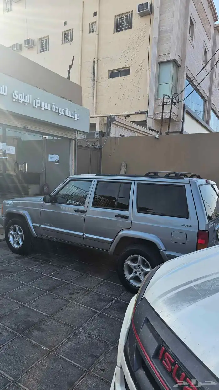 جيب شروكي مديل 2001 الموقع العلا واقف بالمعرض 0